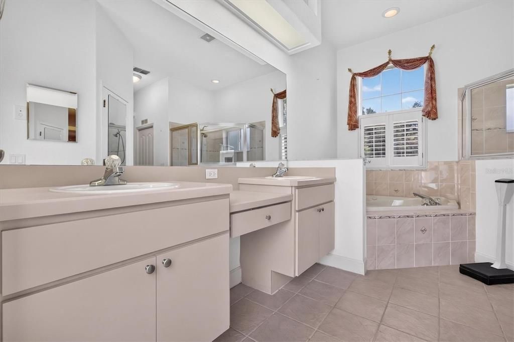 En Venta: $599,900 (3 camas, 3 baños, 2509 Pies cuadrados)