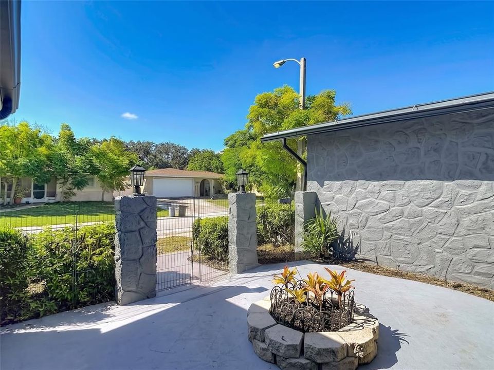 For Sale: $305,000 (3 beds, 2 baths, 1629 Square Feet)