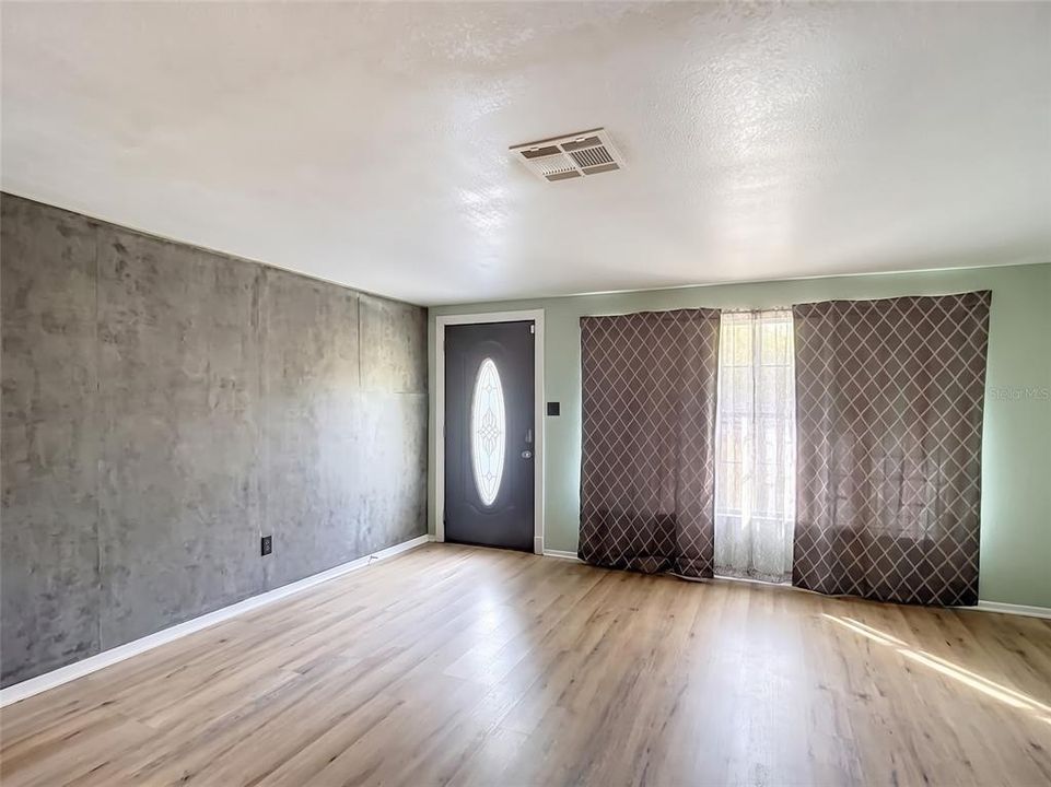 For Sale: $305,000 (3 beds, 2 baths, 1629 Square Feet)
