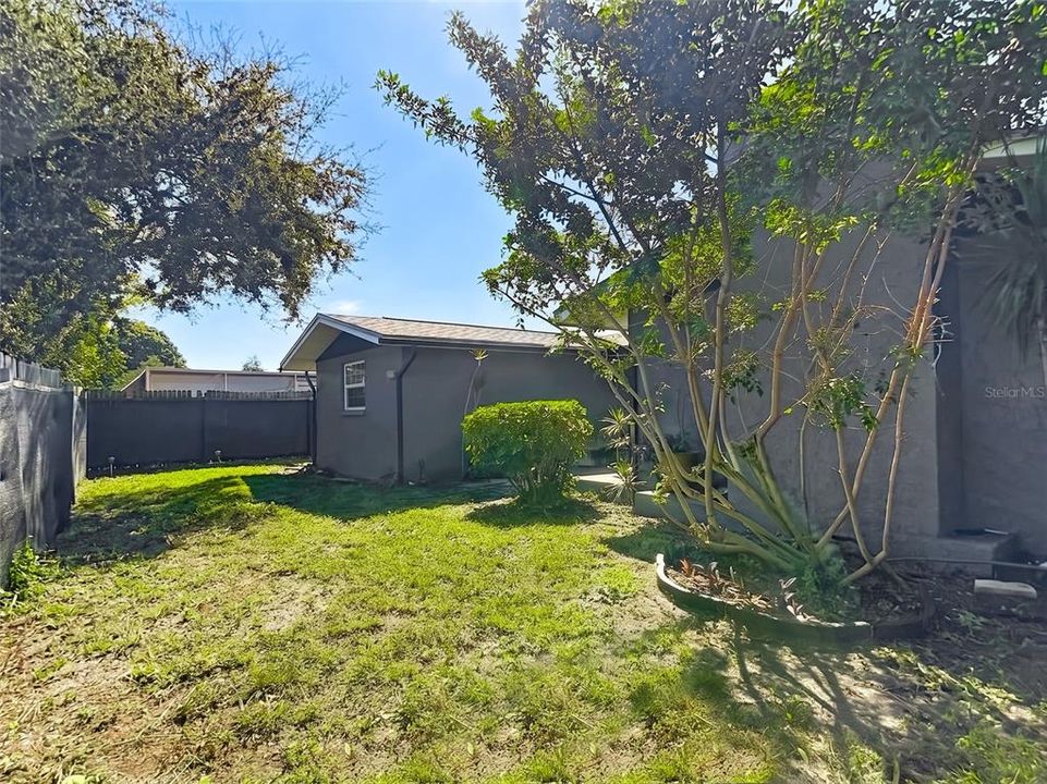 For Sale: $305,000 (3 beds, 2 baths, 1629 Square Feet)