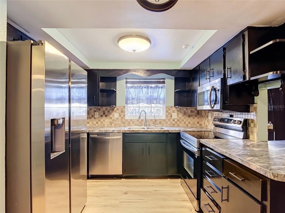 For Sale: $305,000 (3 beds, 2 baths, 1629 Square Feet)
