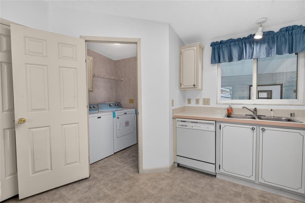 For Sale: $174,900 (2 beds, 2 baths, 1436 Square Feet)
