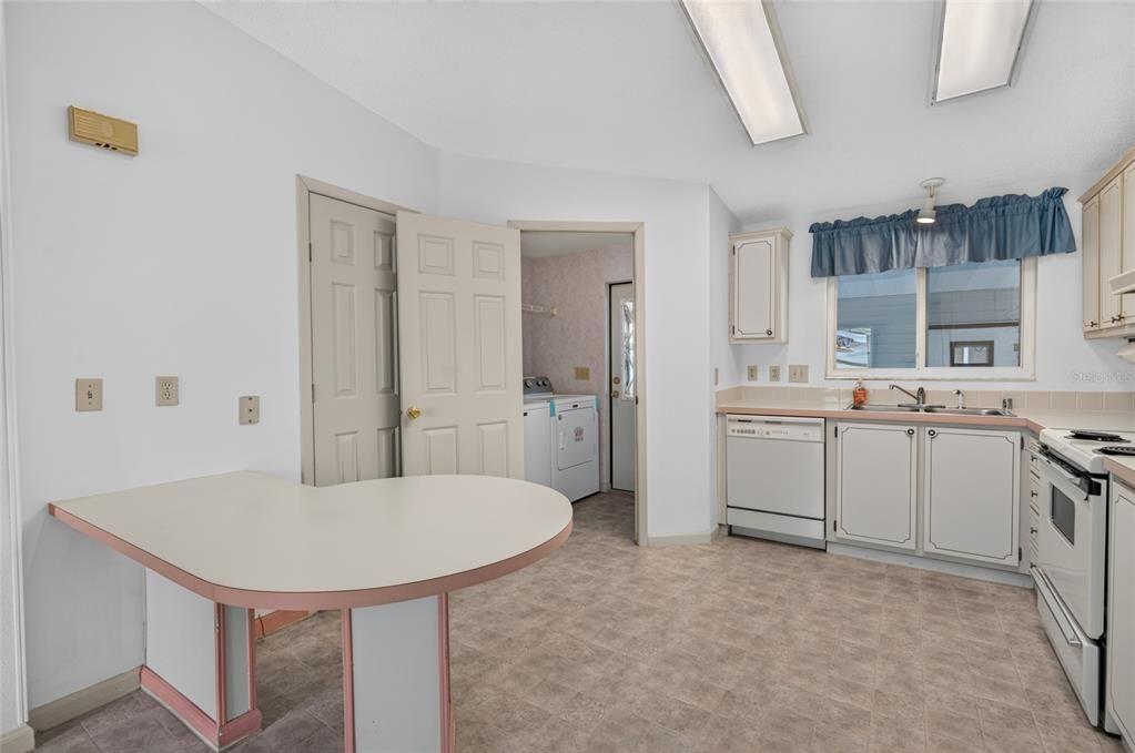 For Sale: $174,900 (2 beds, 2 baths, 1436 Square Feet)