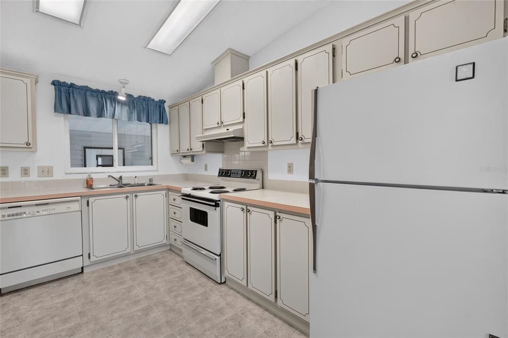 For Sale: $174,900 (2 beds, 2 baths, 1436 Square Feet)