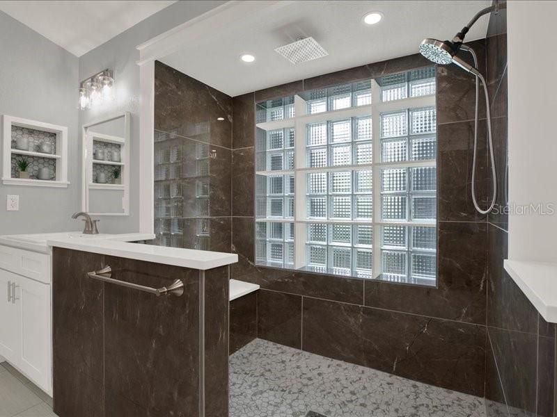 En Venta: $509,900 (4 camas, 2 baños, 2346 Pies cuadrados)