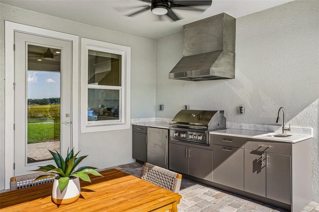 Active With Contract: $574,990 (3 beds, 2 baths, 2505 Square Feet)