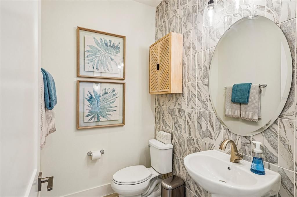 Active With Contract: $574,990 (3 beds, 2 baths, 2505 Square Feet)