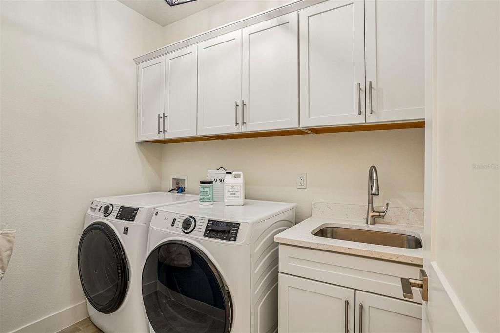Active With Contract: $574,990 (3 beds, 2 baths, 2505 Square Feet)