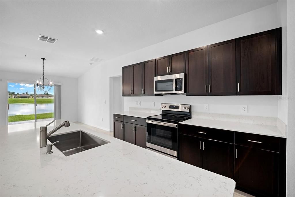 En Venta: $449,900 (4 camas, 3 baños, 2557 Pies cuadrados)