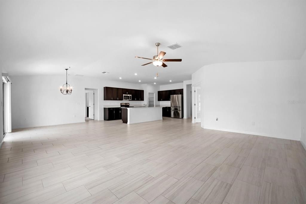 En Venta: $449,900 (4 camas, 3 baños, 2557 Pies cuadrados)
