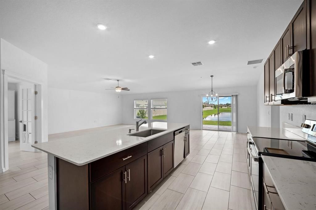 En Venta: $449,900 (4 camas, 3 baños, 2557 Pies cuadrados)