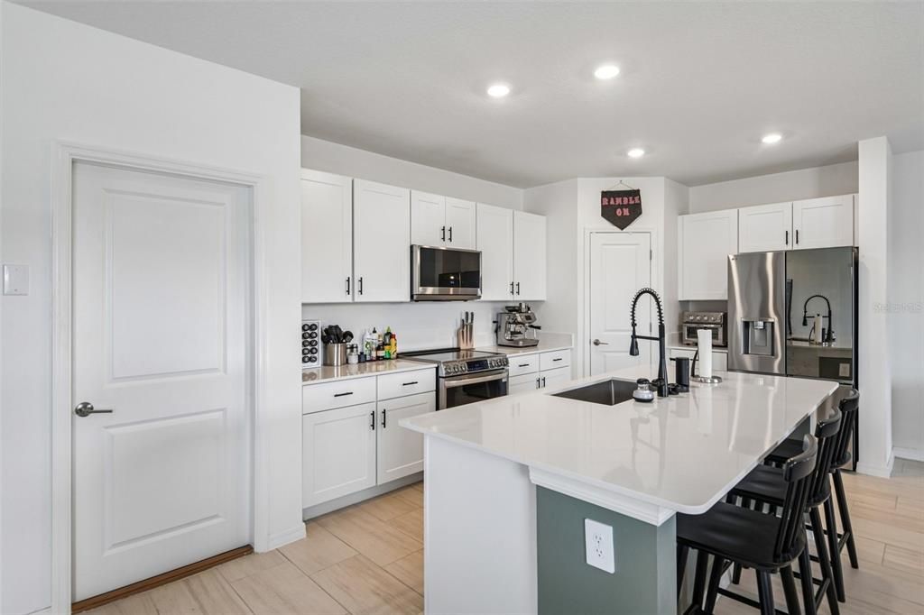 En Venta: $415,000 (4 camas, 2 baños, 1870 Pies cuadrados)