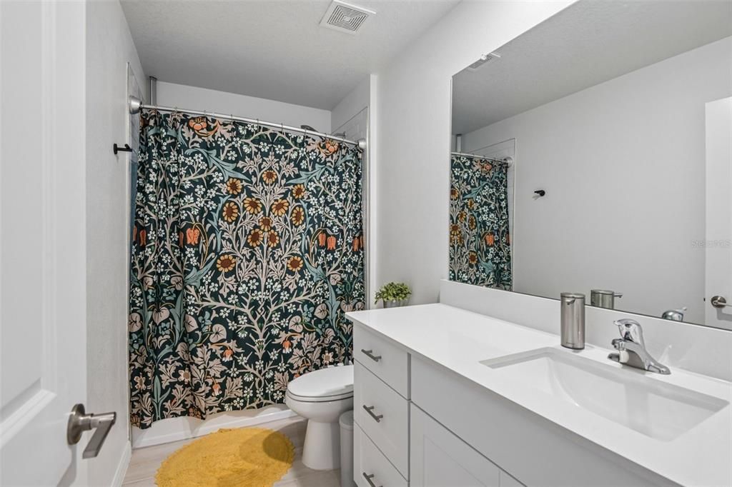 En Venta: $415,000 (4 camas, 2 baños, 1870 Pies cuadrados)