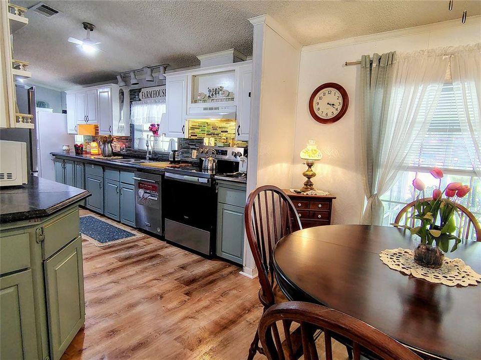На продажу: $175,000 (3 спален, 2 ванн, 1248 Квадратных фут)