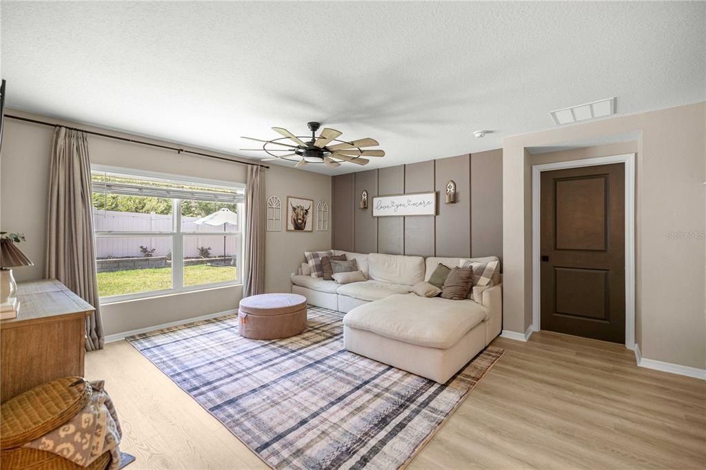 For Sale: $312,500 (4 beds, 2 baths, 1827 Square Feet)