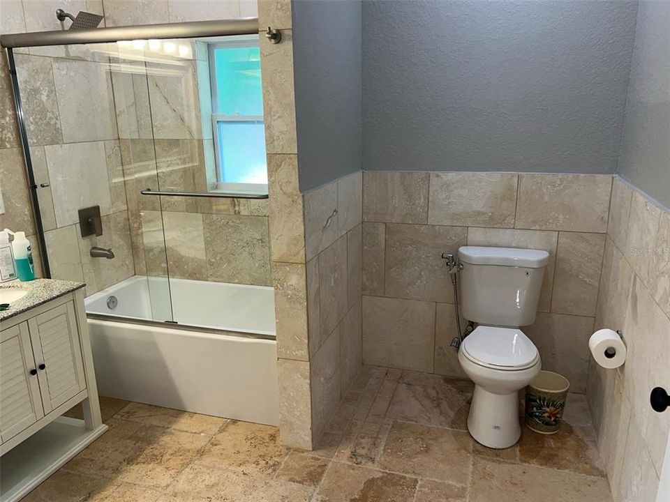 For Sale: $550,000 (4 beds, 3 baths, 2500 Square Feet)