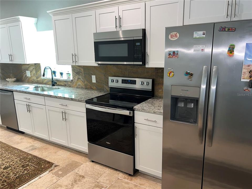 For Sale: $550,000 (4 beds, 3 baths, 2500 Square Feet)