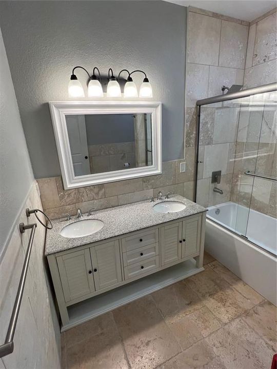 For Sale: $550,000 (4 beds, 3 baths, 2500 Square Feet)