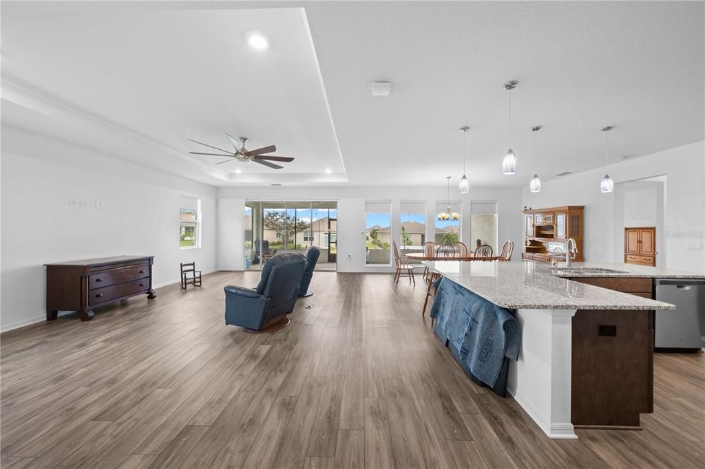 En Venta: $439,900 (3 camas, 2 baños, 2599 Pies cuadrados)
