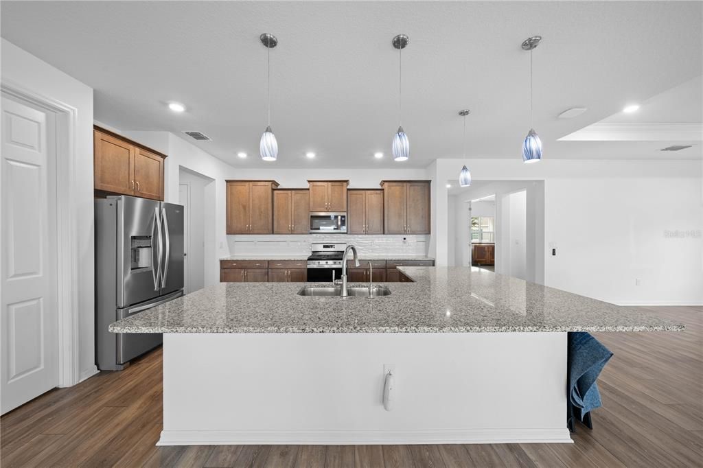 En Venta: $439,900 (3 camas, 2 baños, 2599 Pies cuadrados)
