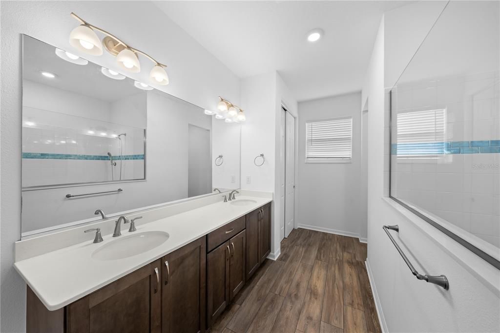 En Venta: $439,900 (3 camas, 2 baños, 2599 Pies cuadrados)