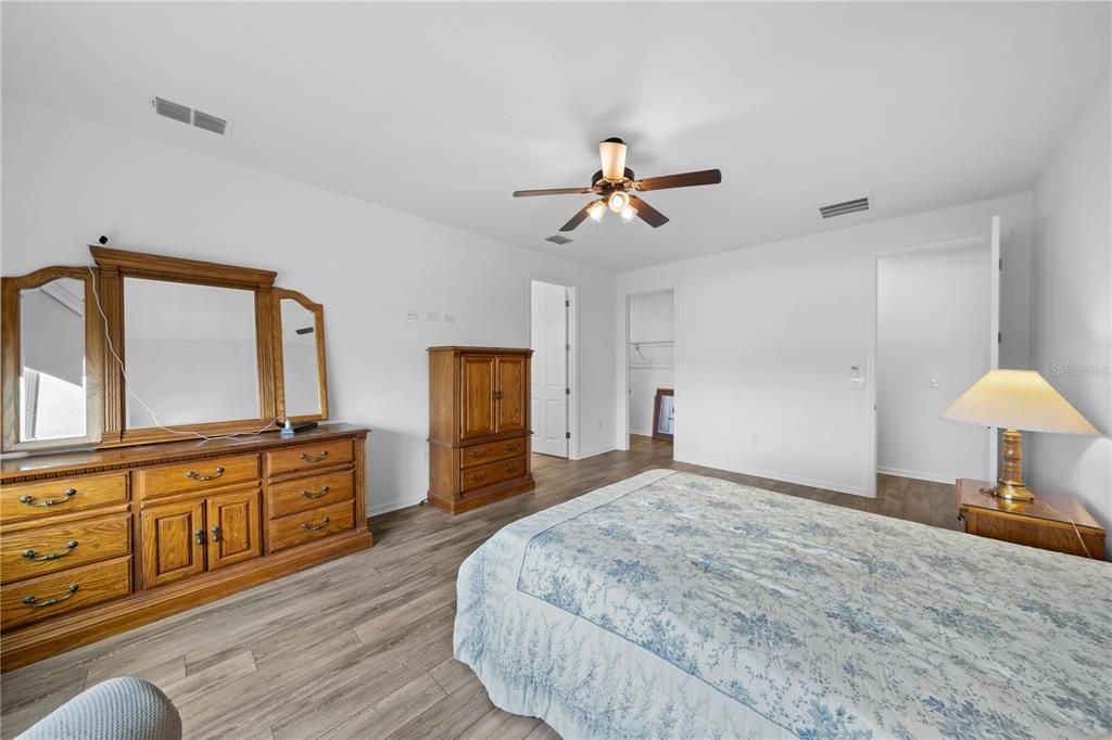 En Venta: $439,900 (3 camas, 2 baños, 2599 Pies cuadrados)