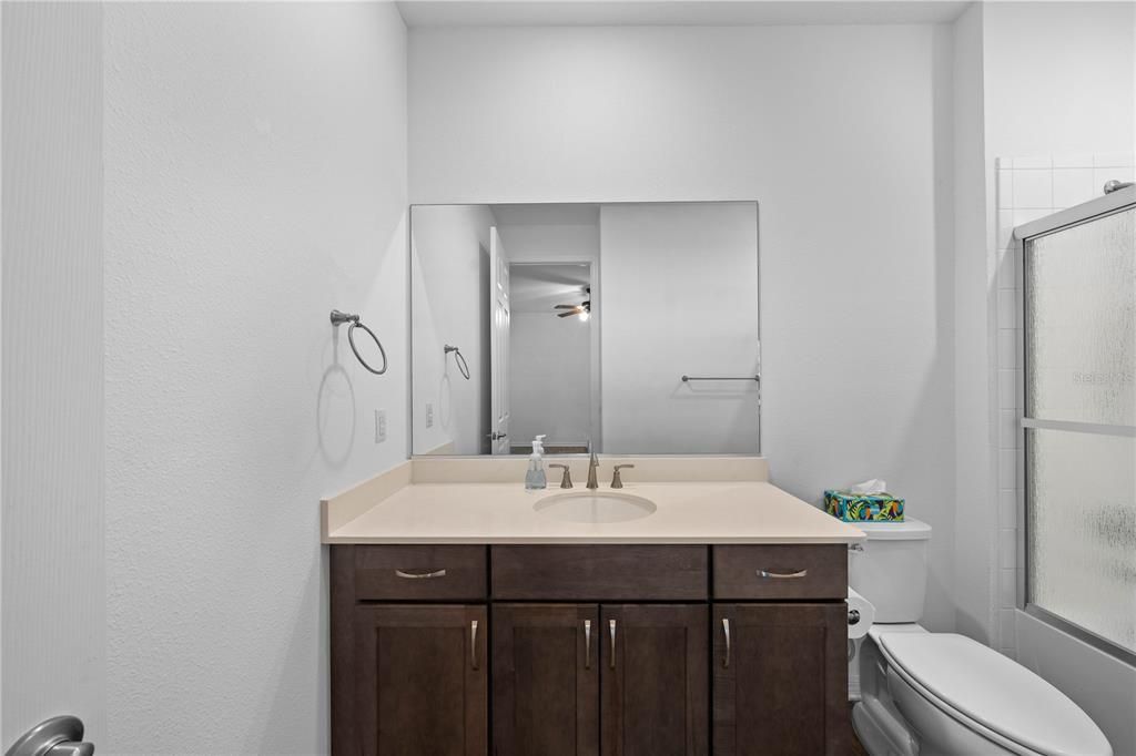 En Venta: $439,900 (3 camas, 2 baños, 2599 Pies cuadrados)