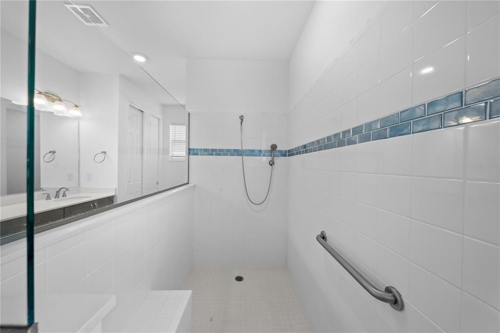 En Venta: $439,900 (3 camas, 2 baños, 2599 Pies cuadrados)