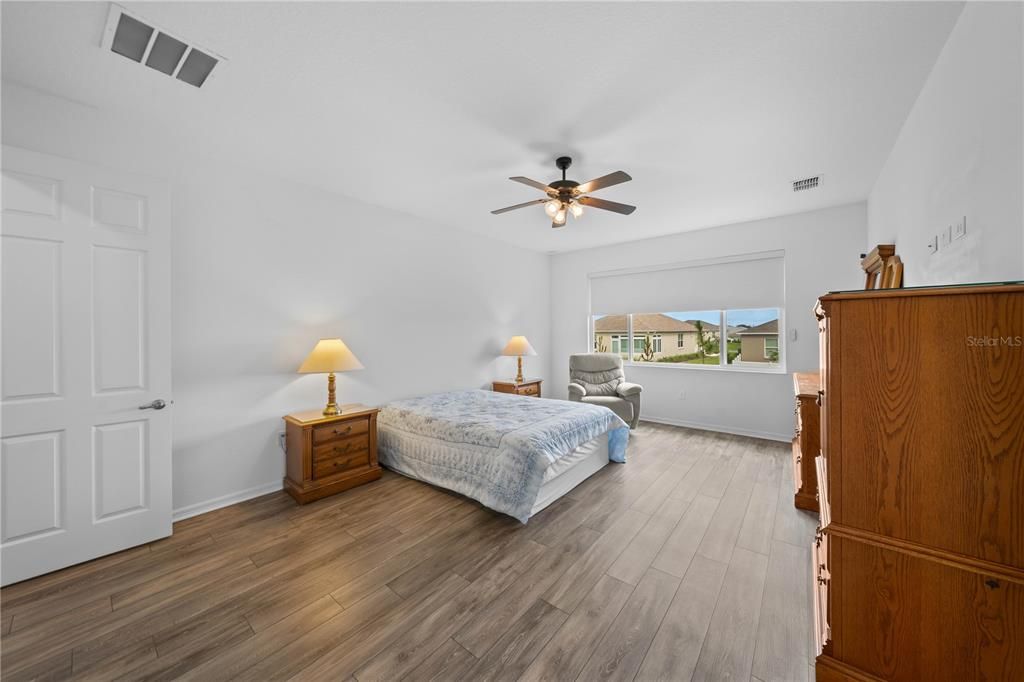 En Venta: $439,900 (3 camas, 2 baños, 2599 Pies cuadrados)