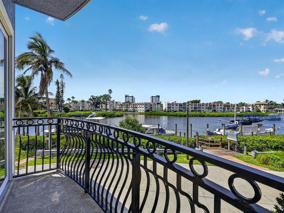 For Sale: $950,000 (3 beds, 2 baths, 1802 Square Feet)