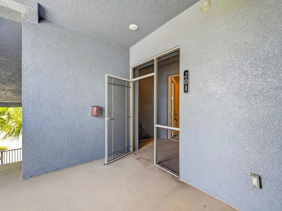 For Sale: $950,000 (3 beds, 2 baths, 1802 Square Feet)