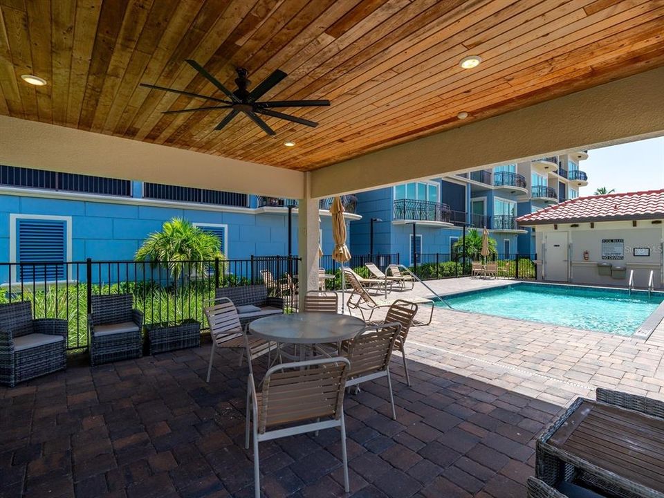 For Sale: $950,000 (3 beds, 2 baths, 1802 Square Feet)