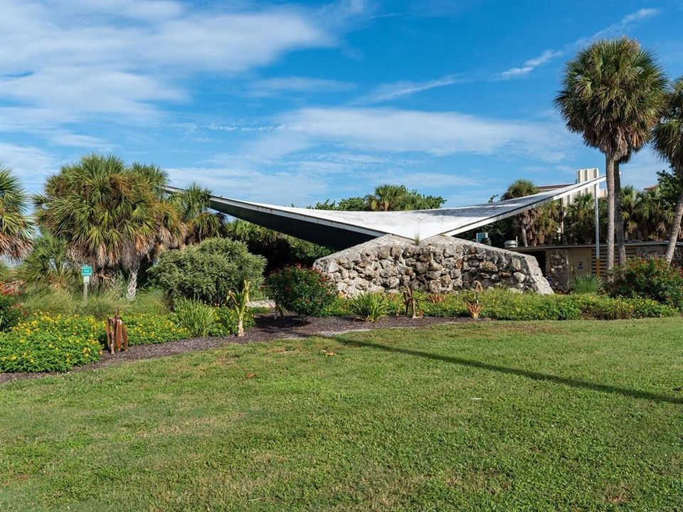 For Sale: $950,000 (3 beds, 2 baths, 1802 Square Feet)