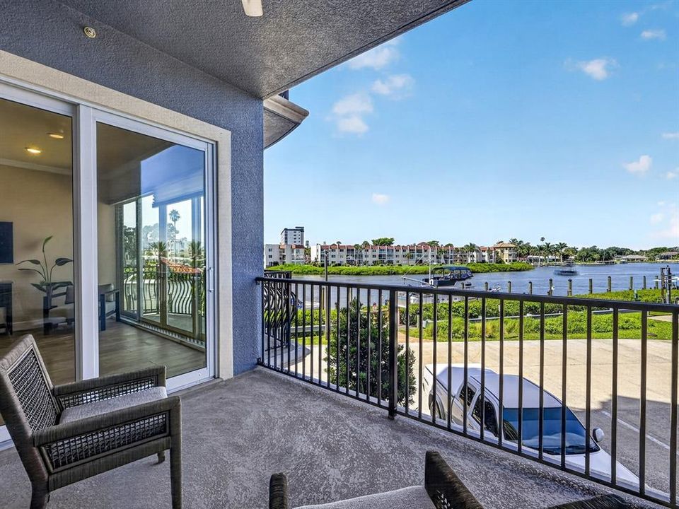 For Sale: $950,000 (3 beds, 2 baths, 1802 Square Feet)