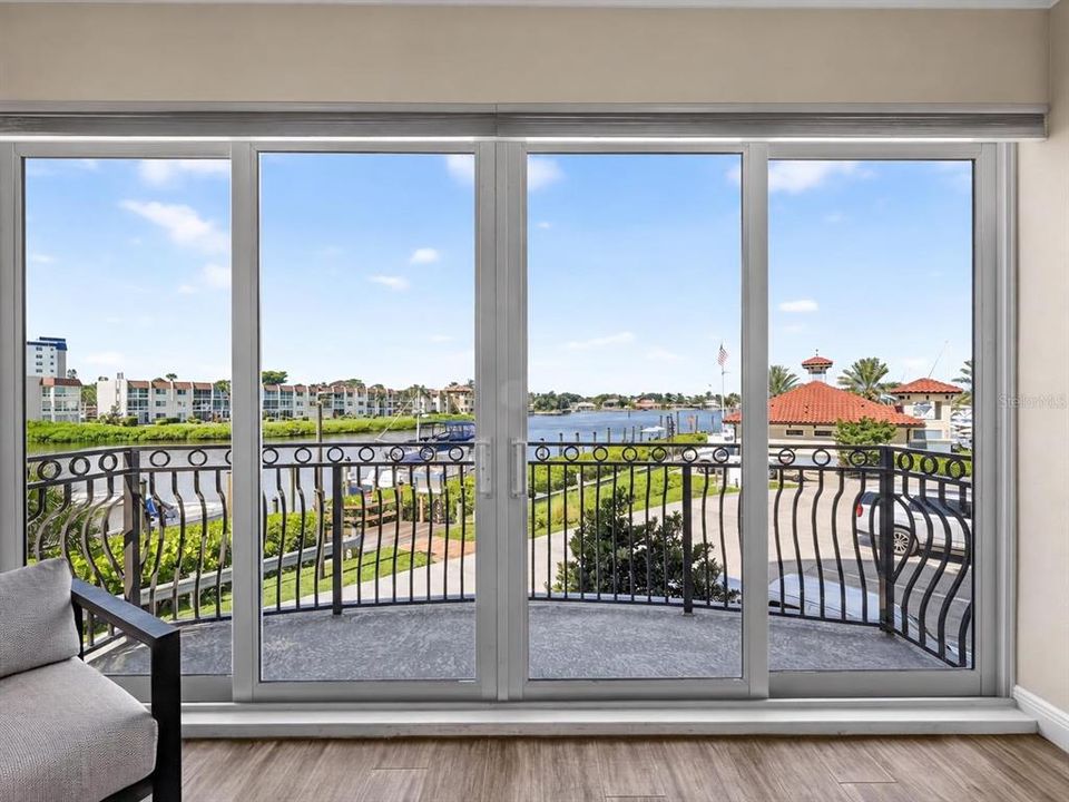 For Sale: $950,000 (3 beds, 2 baths, 1802 Square Feet)