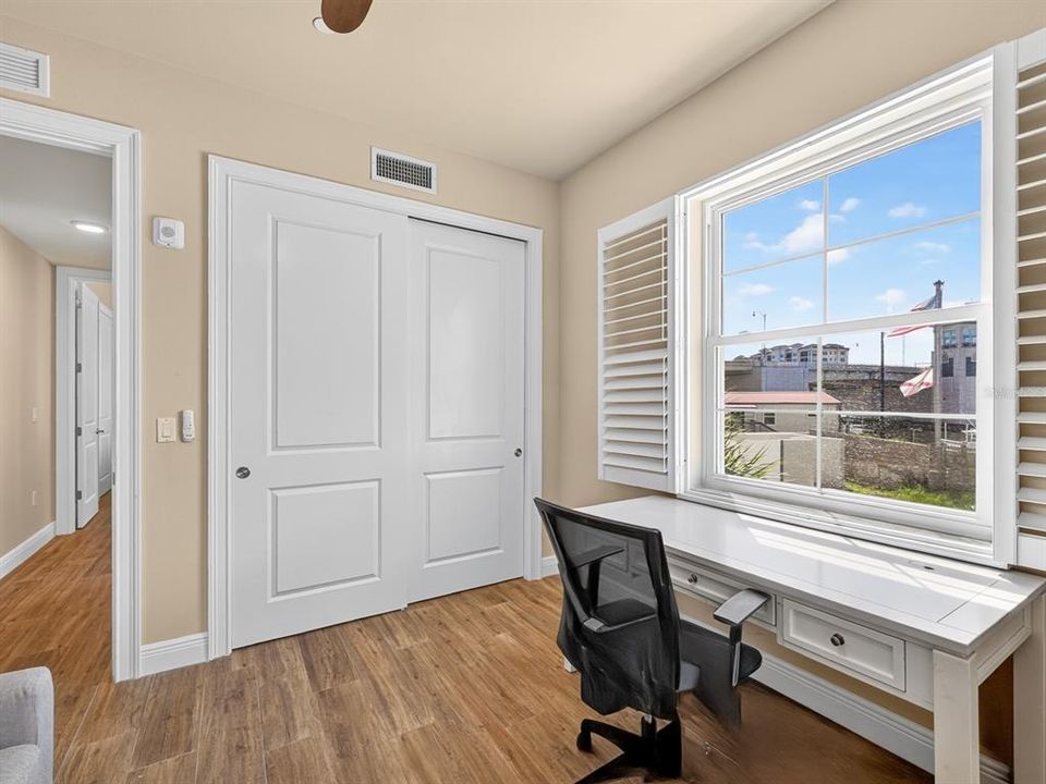 For Sale: $950,000 (3 beds, 2 baths, 1802 Square Feet)