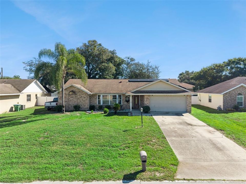 For Sale: $370,000 (4 beds, 2 baths, 2142 Square Feet)