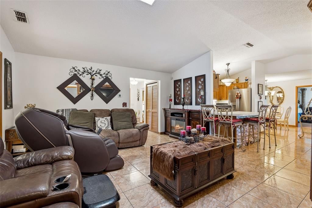 For Sale: $370,000 (4 beds, 2 baths, 2142 Square Feet)