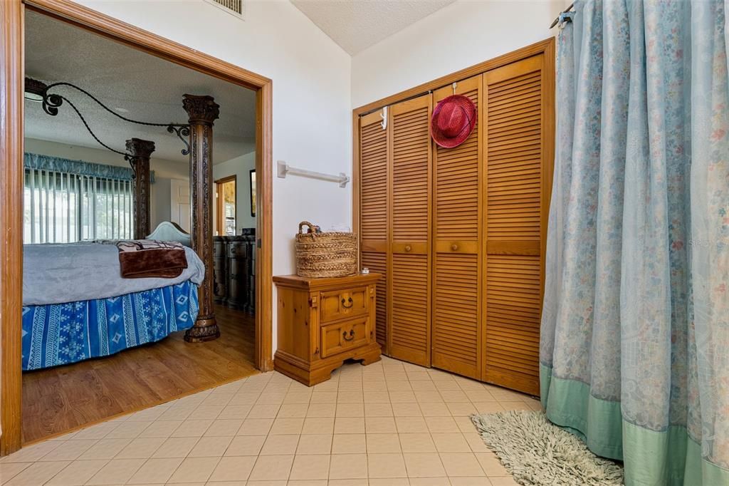 For Sale: $370,000 (4 beds, 2 baths, 2142 Square Feet)