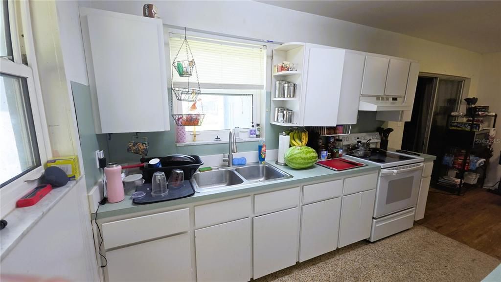 На продажу: $155,000 (2 спален, 1 ванн, 844 Квадратных фут)