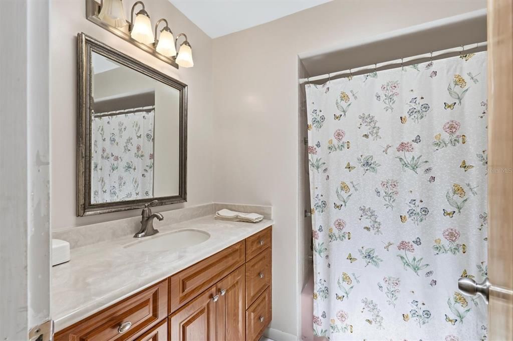 For Sale: $200,000 (2 beds, 2 baths, 1323 Square Feet)