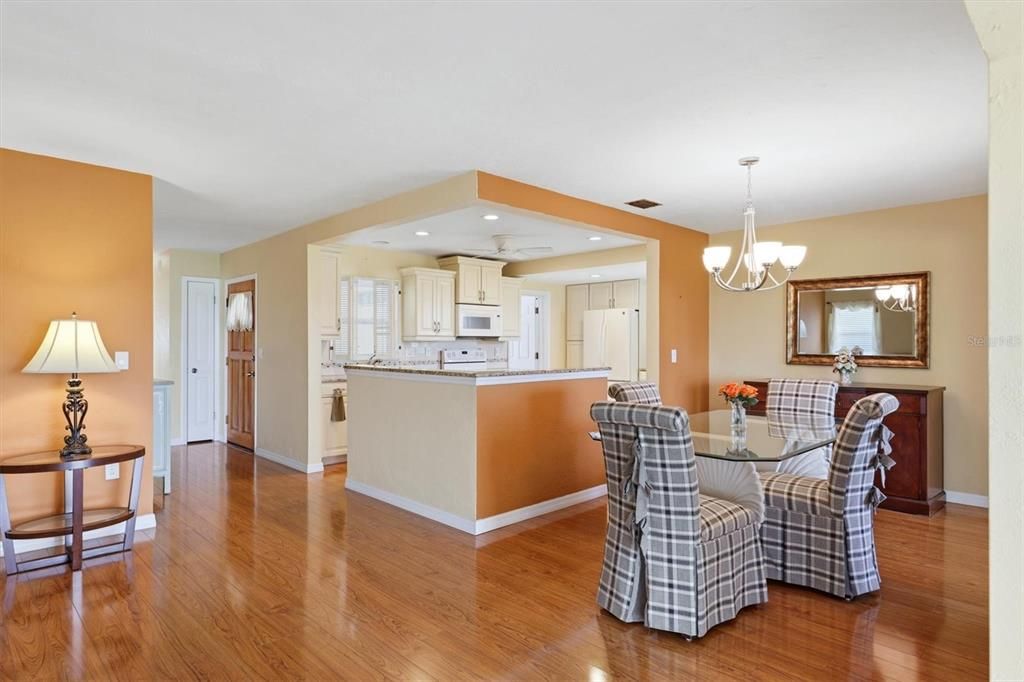 For Sale: $200,000 (2 beds, 2 baths, 1323 Square Feet)