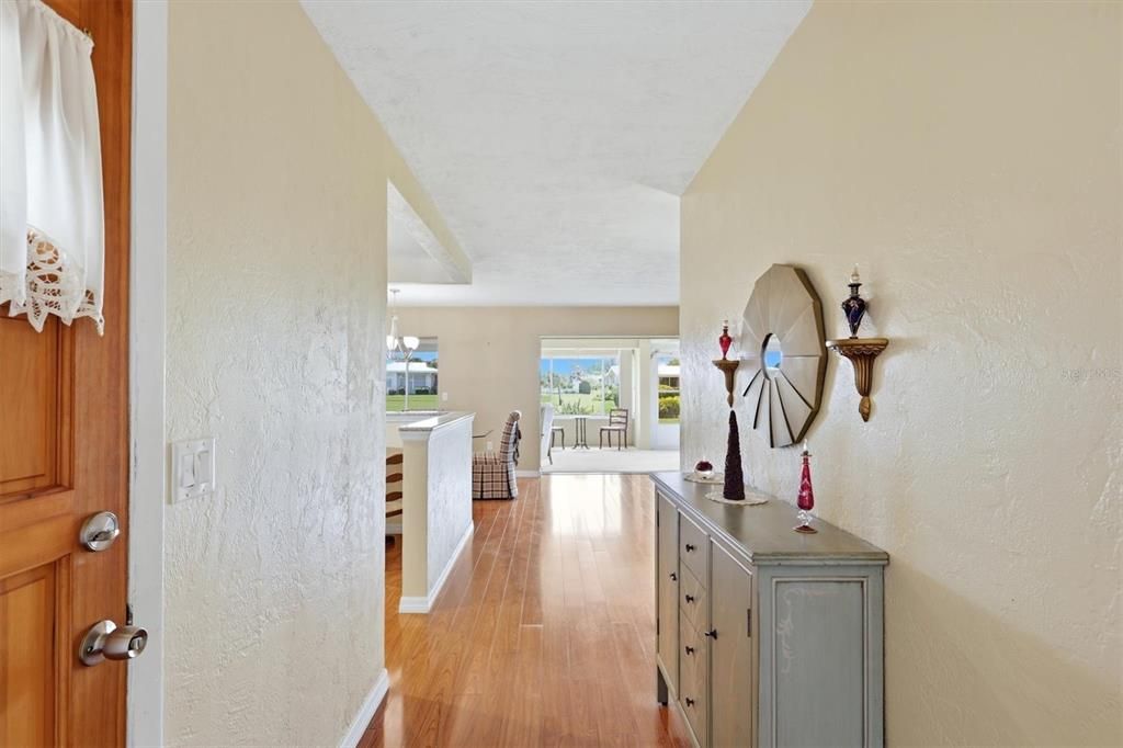 For Sale: $200,000 (2 beds, 2 baths, 1323 Square Feet)