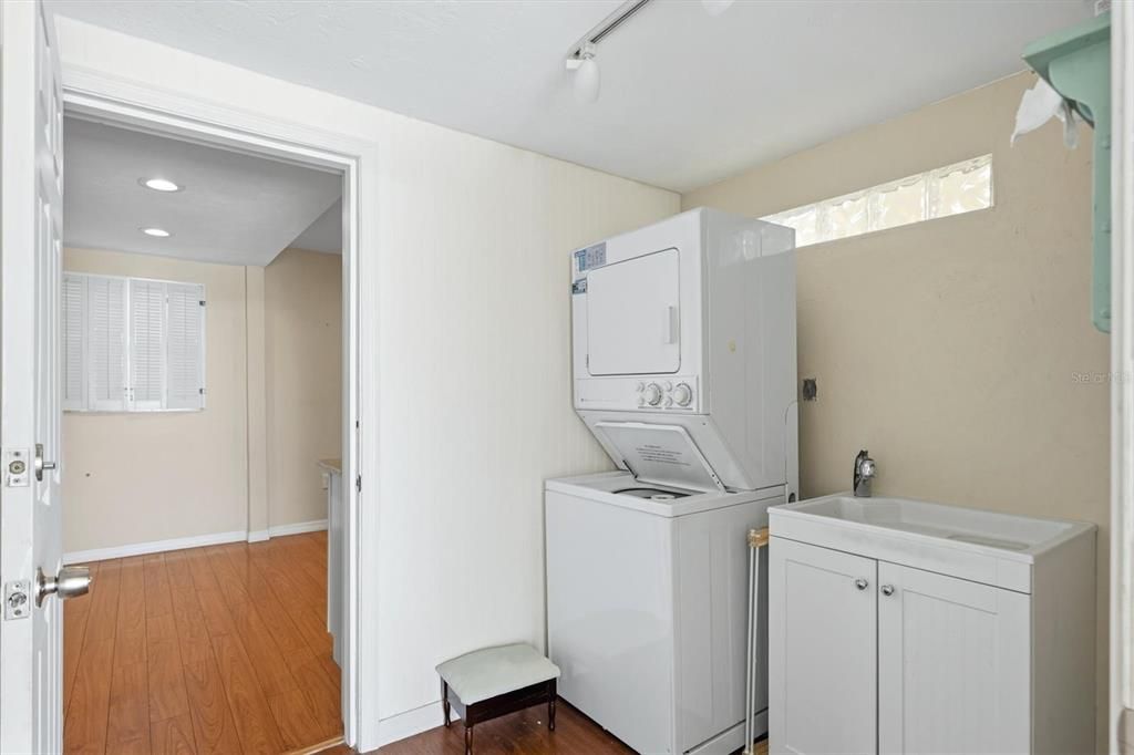 For Sale: $200,000 (2 beds, 2 baths, 1323 Square Feet)