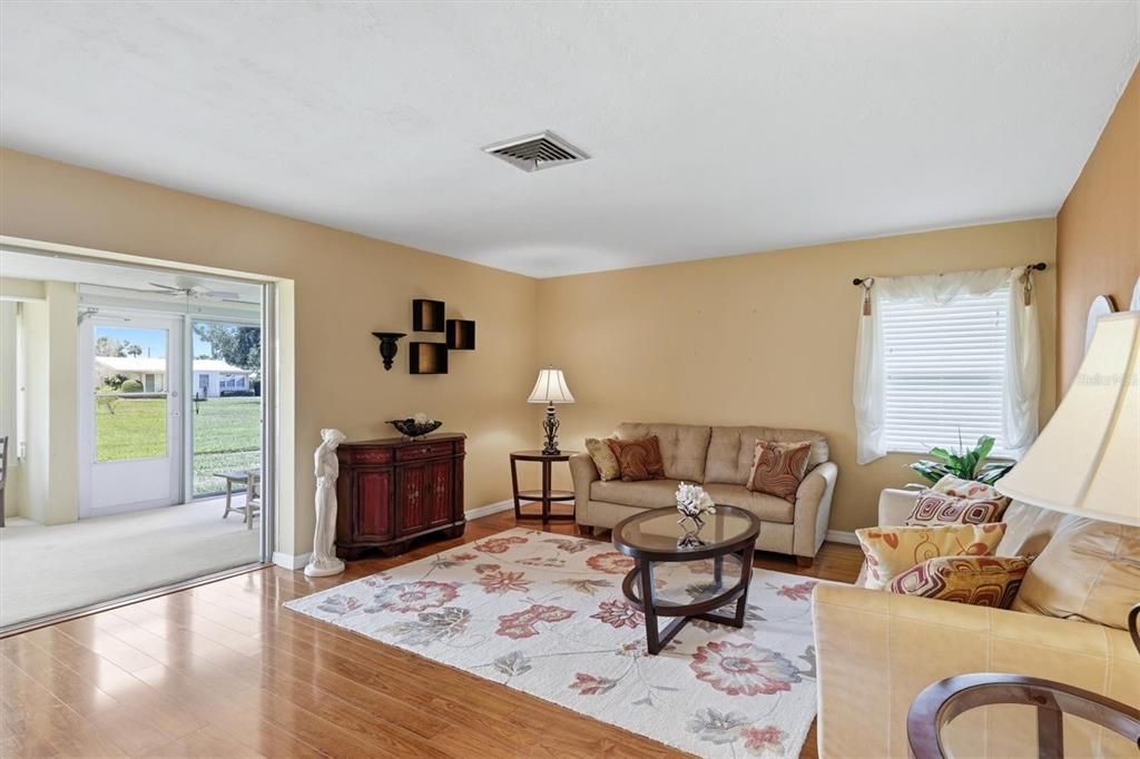 For Sale: $200,000 (2 beds, 2 baths, 1323 Square Feet)
