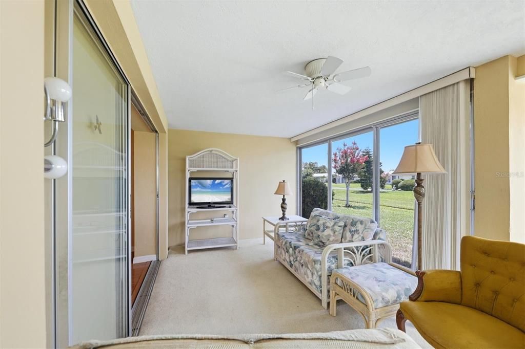 For Sale: $200,000 (2 beds, 2 baths, 1323 Square Feet)