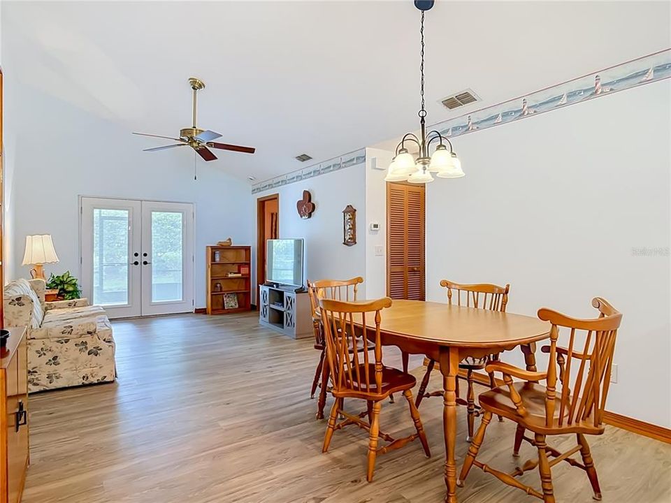 For Sale: $206,500 (2 beds, 2 baths, 918 Square Feet)