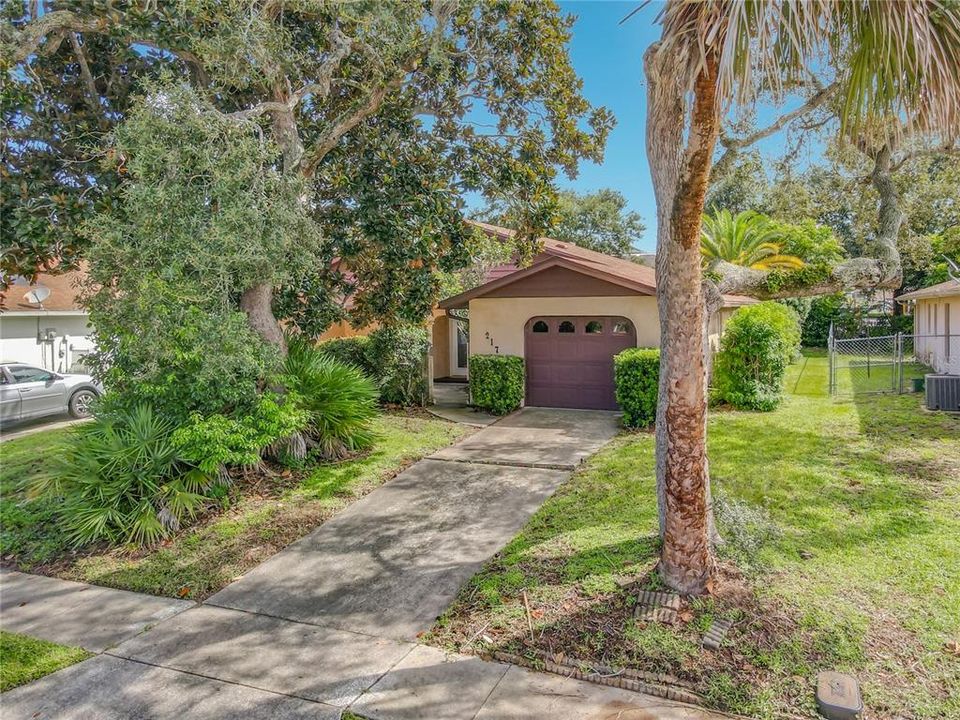 For Sale: $206,500 (2 beds, 2 baths, 918 Square Feet)