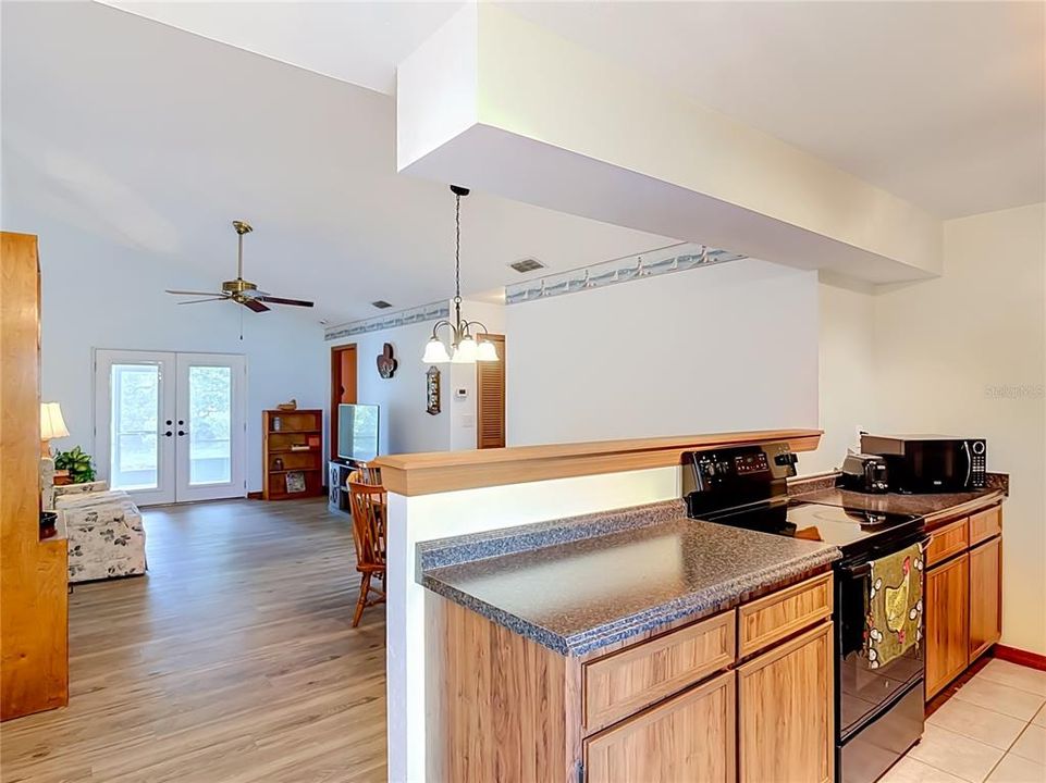 For Sale: $206,500 (2 beds, 2 baths, 918 Square Feet)