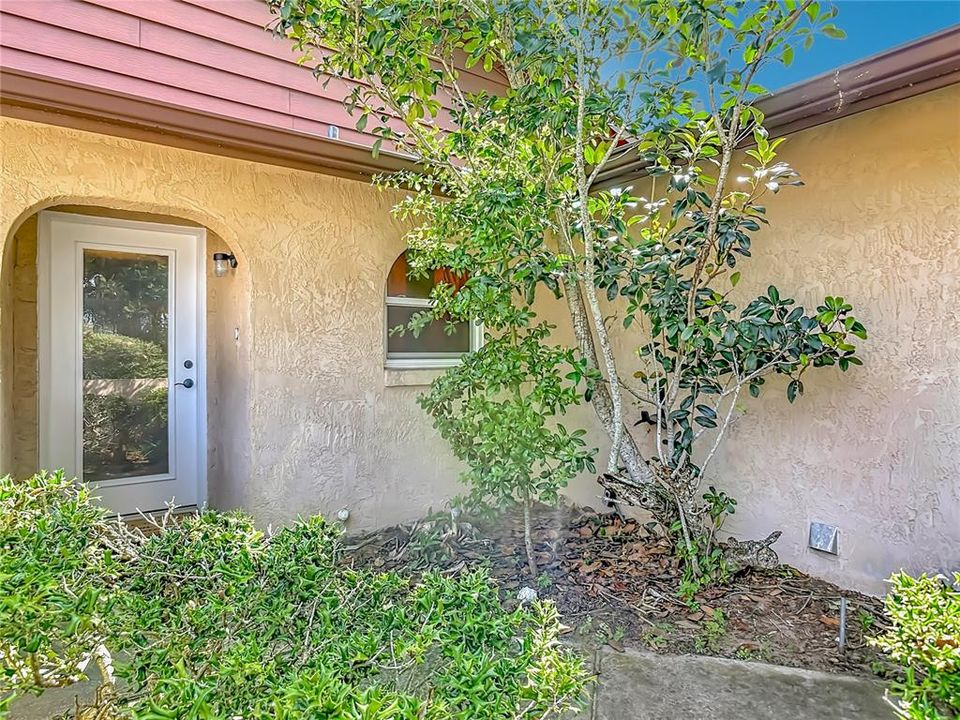 For Sale: $206,500 (2 beds, 2 baths, 918 Square Feet)